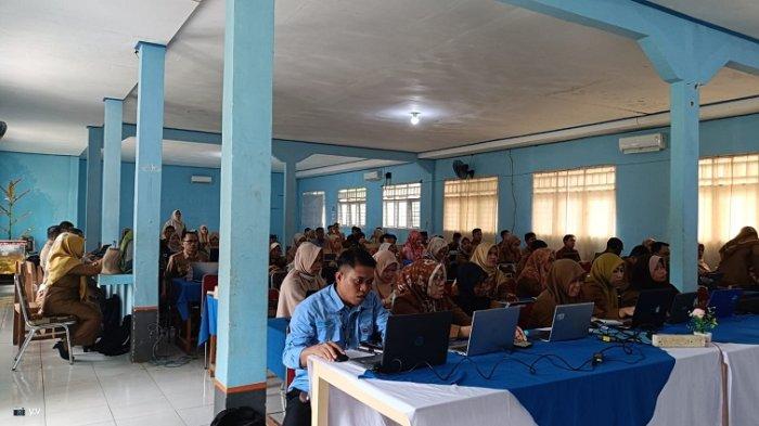 BKD-Sulbar-melaksanakan-bimtek-untuk-para-guru-yang